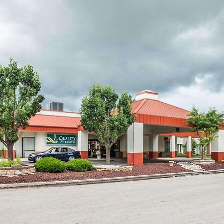 Quality Inn & Suites Kansas City I-435N Near Sports Complex エクステリア 写真
