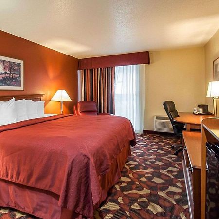 Quality Inn & Suites Kansas City I-435N Near Sports Complex エクステリア 写真