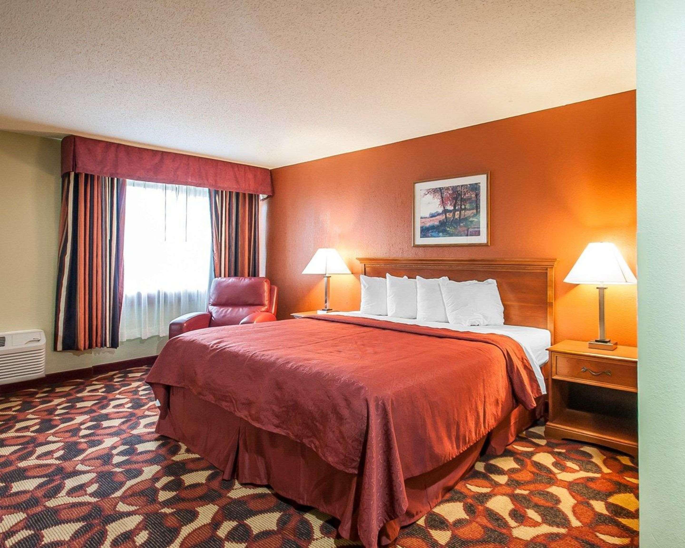 Quality Inn & Suites Kansas City I-435N Near Sports Complex エクステリア 写真