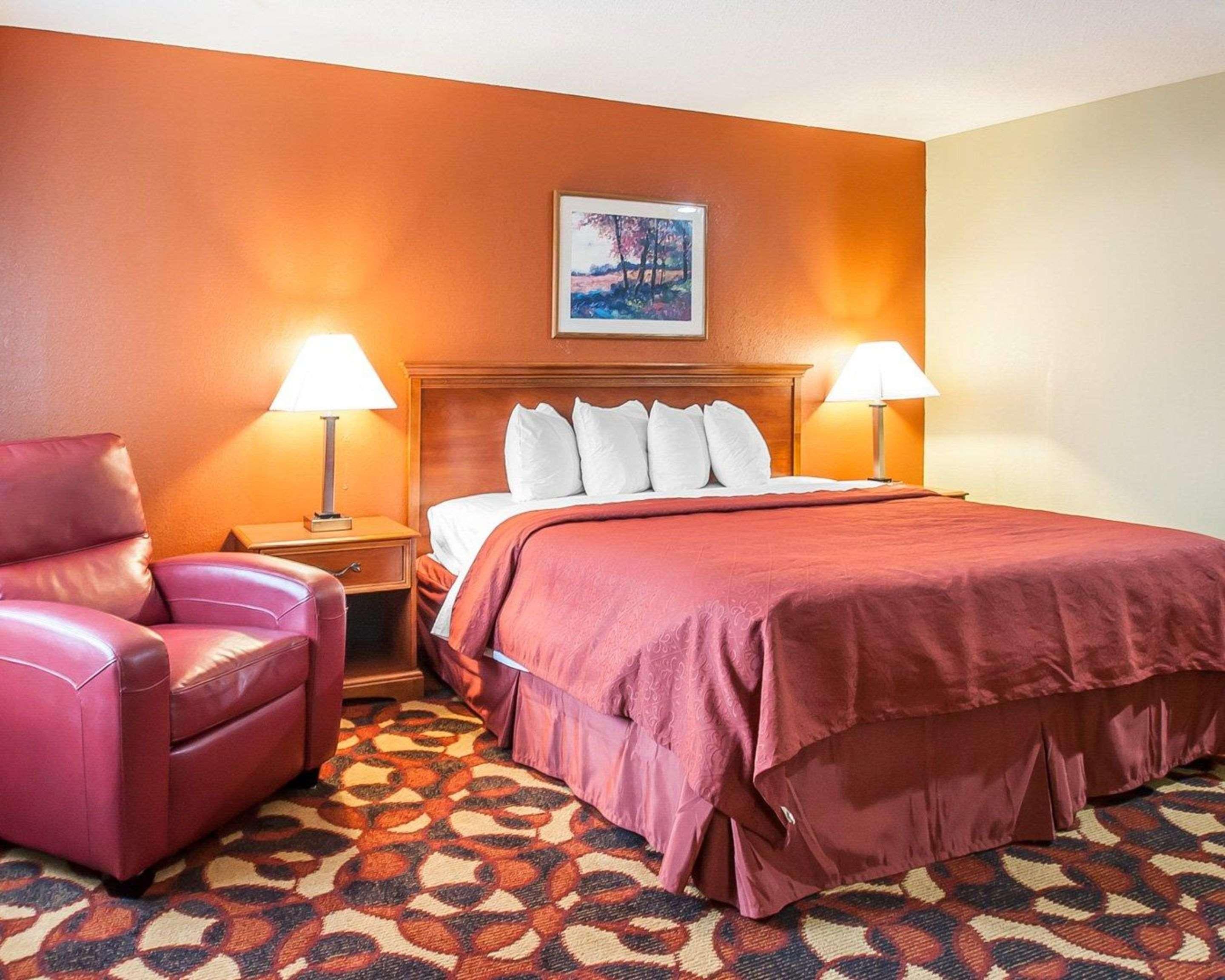 Quality Inn & Suites Kansas City I-435N Near Sports Complex エクステリア 写真