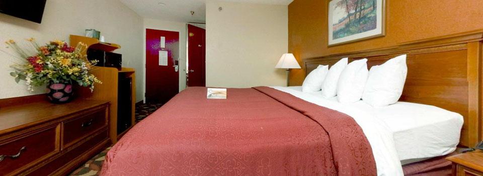 Quality Inn & Suites Kansas City I-435N Near Sports Complex エクステリア 写真
