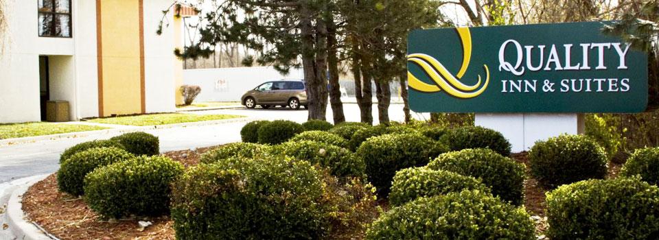 Quality Inn & Suites Kansas City I-435N Near Sports Complex エクステリア 写真