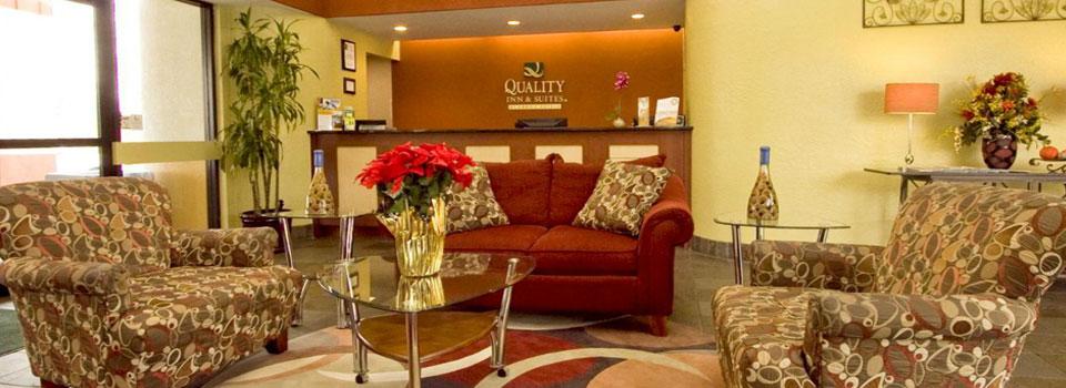 Quality Inn & Suites Kansas City I-435N Near Sports Complex エクステリア 写真