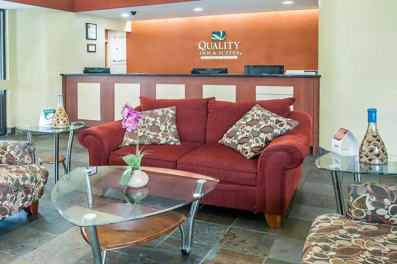 Quality Inn & Suites Kansas City I-435N Near Sports Complex エクステリア 写真