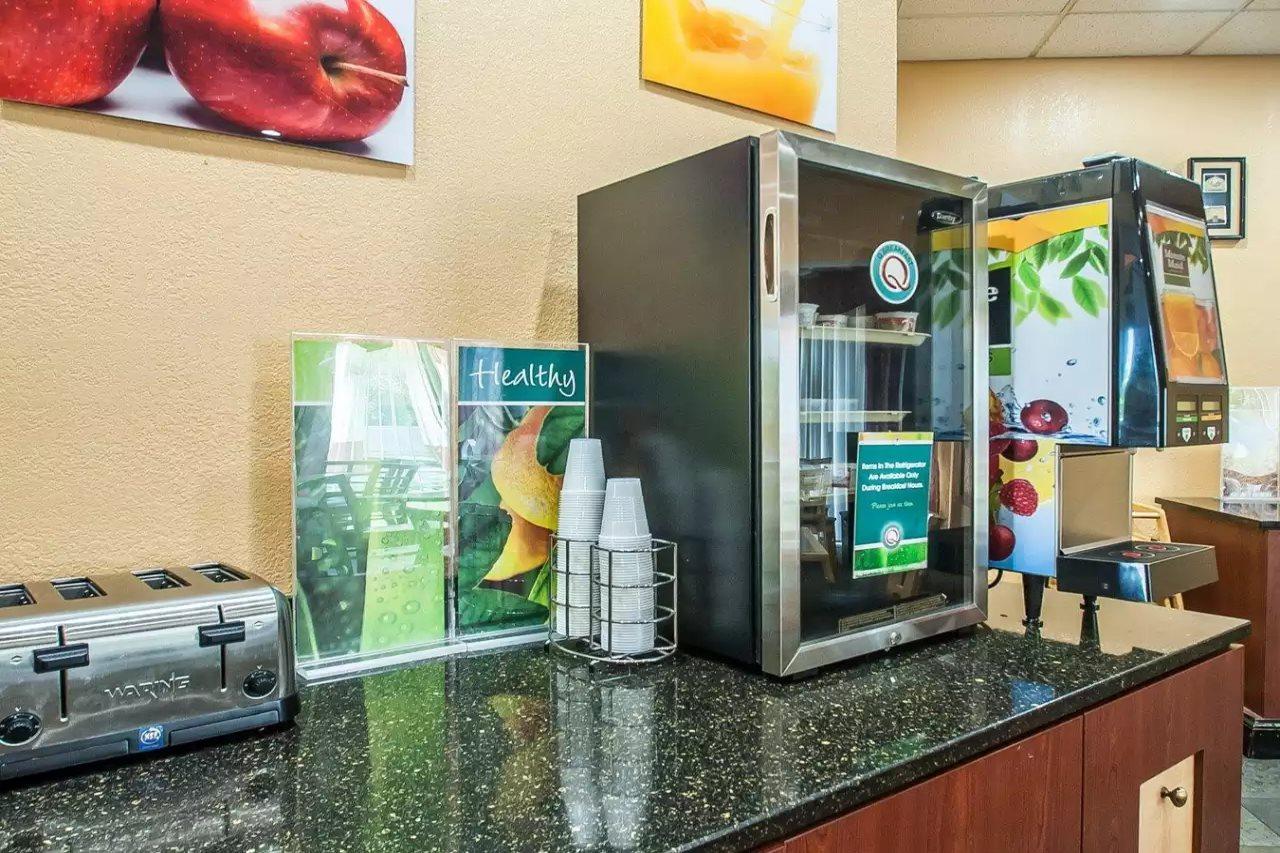 Quality Inn & Suites Kansas City I-435N Near Sports Complex エクステリア 写真