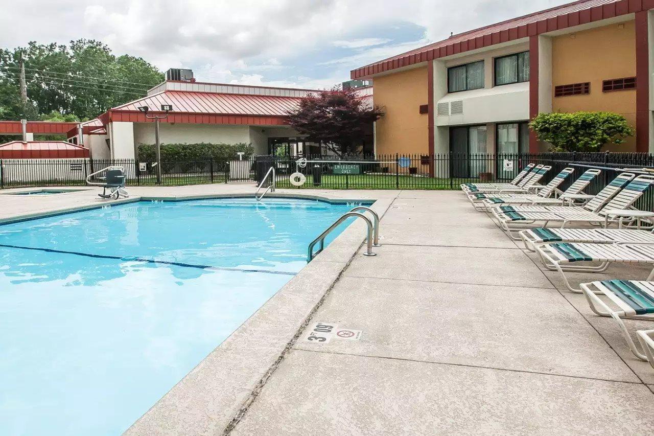 Quality Inn & Suites Kansas City I-435N Near Sports Complex エクステリア 写真