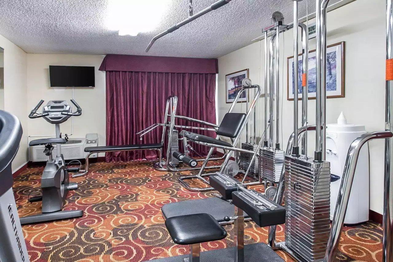 Quality Inn & Suites Kansas City I-435N Near Sports Complex エクステリア 写真