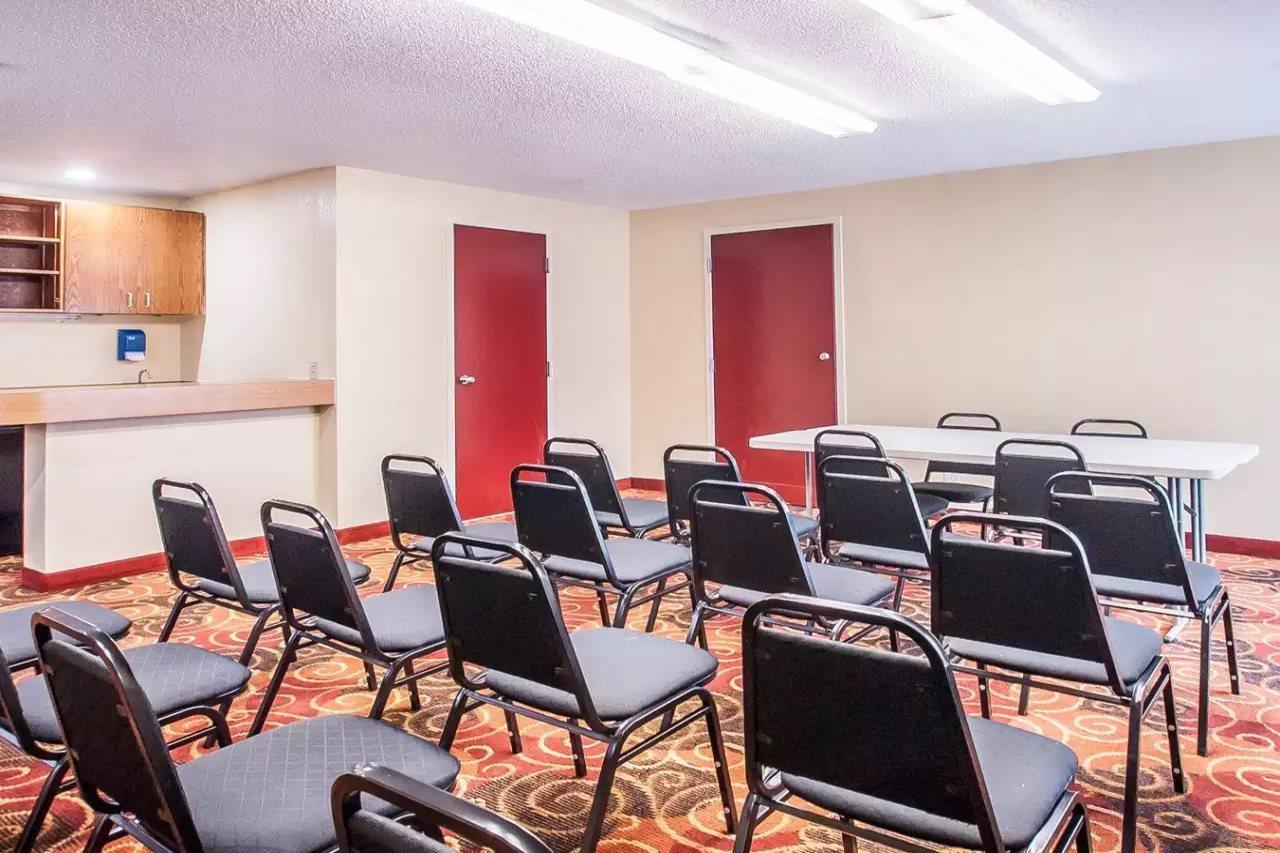 Quality Inn & Suites Kansas City I-435N Near Sports Complex エクステリア 写真