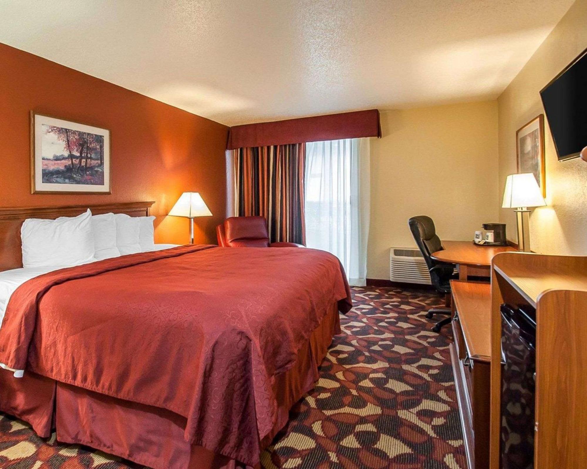 Quality Inn & Suites Kansas City I-435N Near Sports Complex エクステリア 写真
